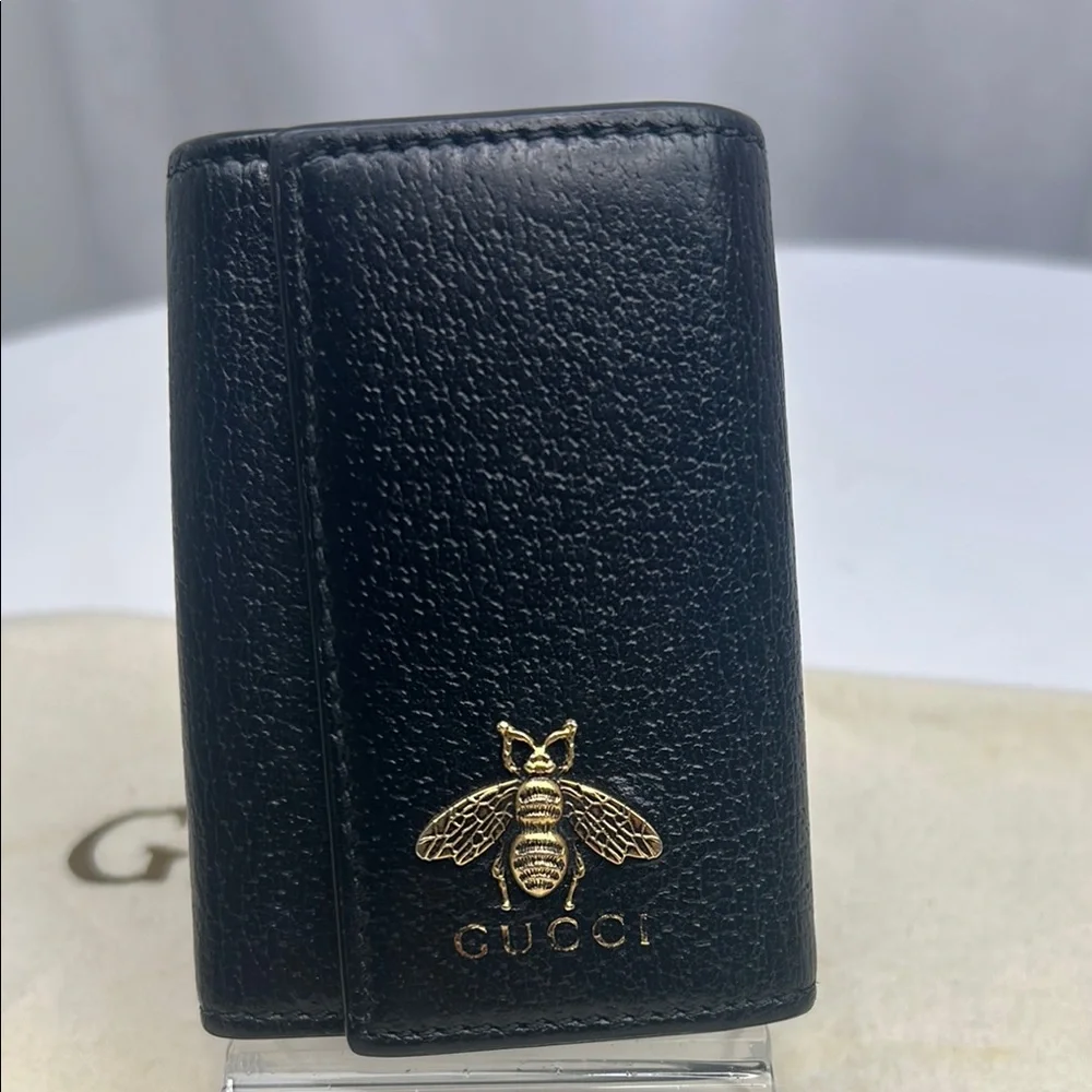 GUCCI Black Leather six key holder with Gold Bee